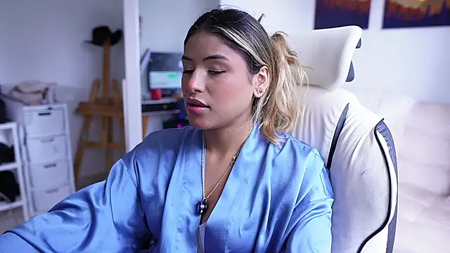 SaraParisi online show from February 2025 09:54:01 PM