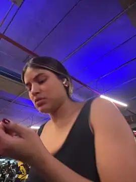 SaraParisi online show from November 2025 05:24:01 PM