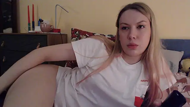 Snapshot of Scarlettford chatting on December 2024 01:40:02 PM Scarlettford online show from December 2024 01:40:02 PM