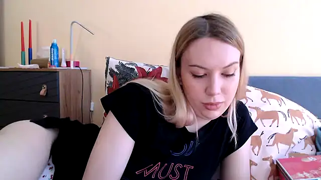 Snapshot of Scarlettford chatting on December 2024 11:10:02 AM Scarlettford online show from December 2024 11:10:02 AM