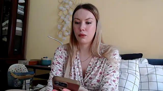 Snapshot of Scarlettford chatting on February 2025 12:00:02 PM Scarlettford online show from February 2025 12:00:02 PM
