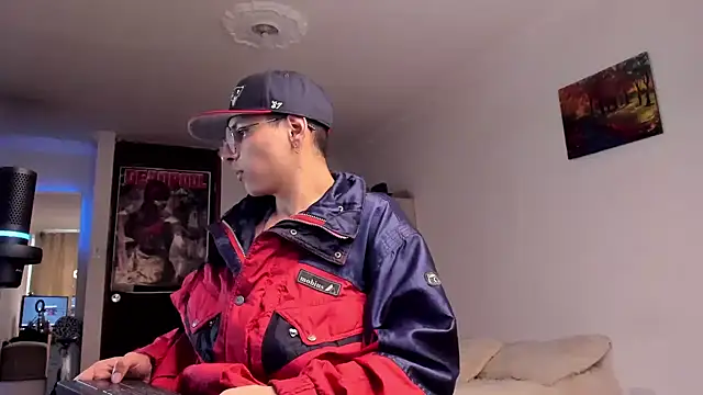 a lejandro 0 8 online show from December 2024 09:00:01 PM