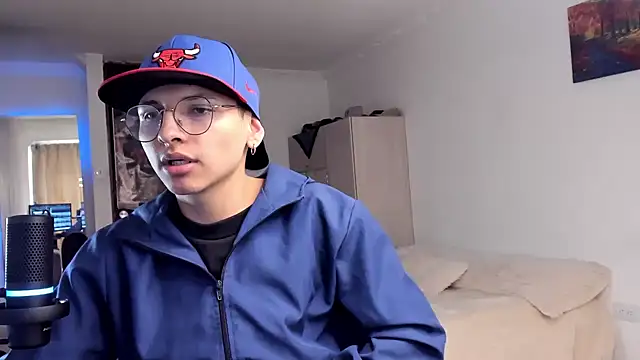 a lejandro 0 8 online show from December 2024 07:39:02 PM