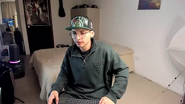 a lejandro 0 8 online show from December 2024 01:06:02 AM