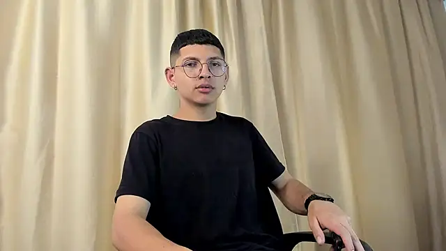 a lejandro 0 8 online show from January 2025 10:39:01 PM