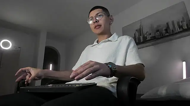 a lejandro 0 8 online show from March 2025 07:48:01 AM