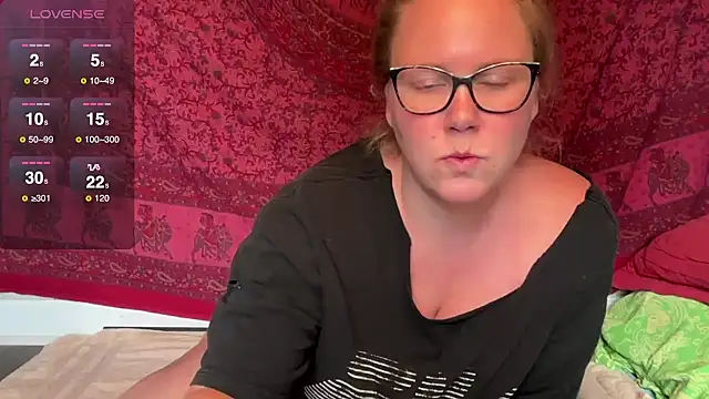 GlitterKitty108 online show from August 2026 10:11:01 PM
