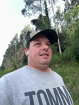 Jose HotLatino online show from April 2026 02:42:01 PM