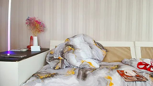 Snapshot of Meowroslava chatting on October 2025 01:43:02 PM Meowroslava online show from October 2025 01:43:02 PM