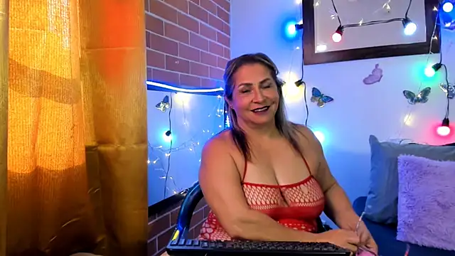 maja hills online show from February 2025 09:04:01 PM