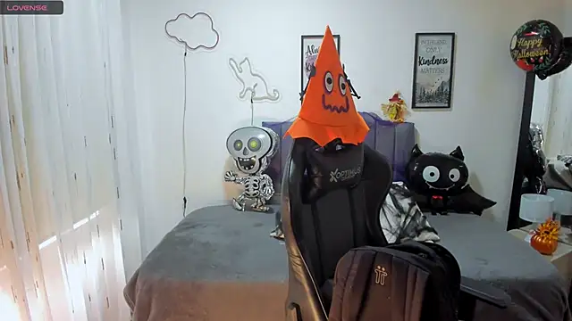 Amy joones online show from October 2025 12:15:01 PM