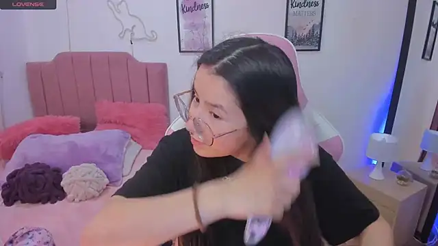 Amy joones online show from November 2025 12:56:01 PM