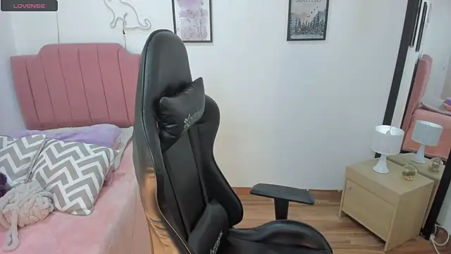 Amy joones online show from November 2025 12:38:01 PM