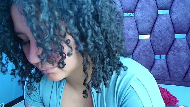 Snapshot of AlaSmith chatting on May 2026 01:45:01 AM AlaSmith online show from May 2026 01:45:01 AM