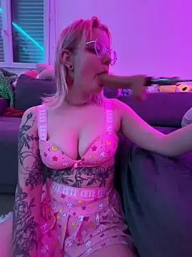 Snapshot of LaskaLeRoomba chatting on January 2026 09:40:01 PM LaskaLeRoomba online show from January 2026 09:40:01 PM