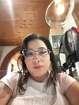 Snapshot of kitty_roouse chatting on May 2026 01:32:02 AM kitty roouse online show from May 2026 01:32:02 AM