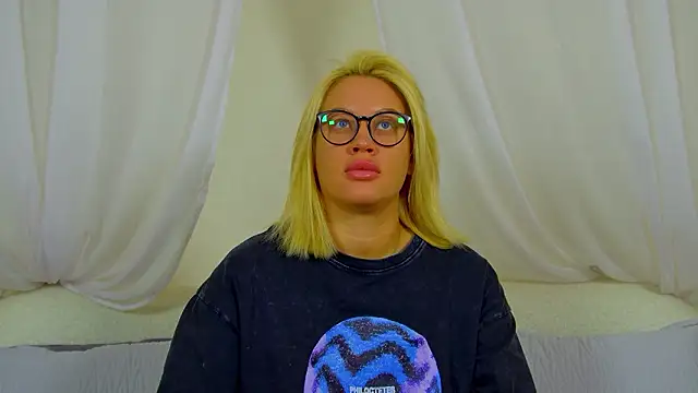 Snapshot of MariaNeumann chatting on February 2026 06:28:02 PM MariaNeumann online show from February 2026 06:28:02 PM