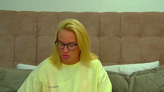 Snapshot of MariaNeumann chatting on February 2026 06:34:02 PM MariaNeumann online show from February 2026 06:34:02 PM