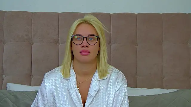 Snapshot of MariaNeumann chatting on February 2026 06:19:02 AM MariaNeumann online show from February 2026 06:19:02 AM