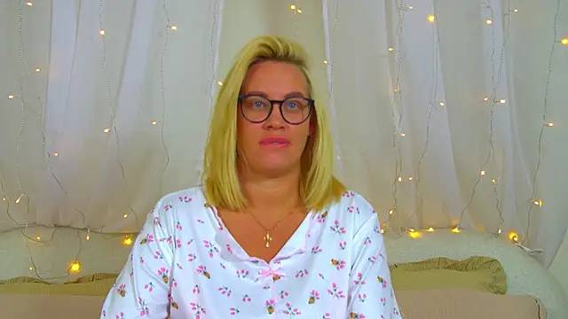 Snapshot of MariaNeumann chatting on February 2026 06:27:01 PM MariaNeumann online show from February 2026 06:27:01 PM