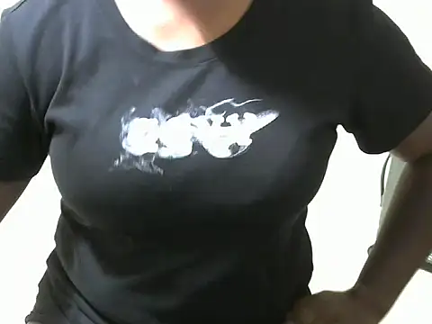 Snapshot of sweet_vine chatting on April 2026 08:24:02 PM sweet vine online show from April 2026 08:24:02 PM