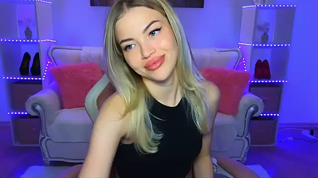 EmmyMills online show from October 2025 09:24:02 PM