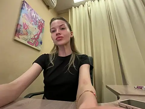 EmmyMills online show from April 2026 08:39:01 PM