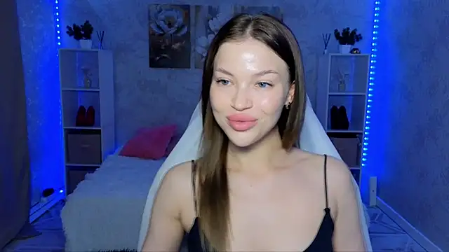 EmmyMills online show from June 2026 03:58:01 PM