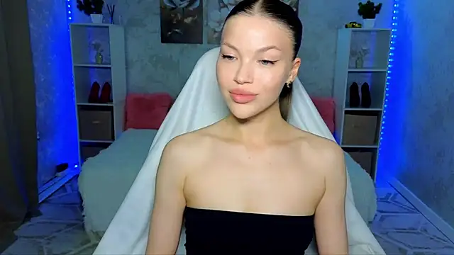 EmmyMills online show from June 2026 06:21:02 PM