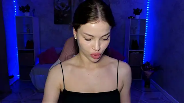 Snapshot of EmmyMills chatting on June 2026 11:58:01 PM EmmyMills online show from June 2026 11:58:01 PM