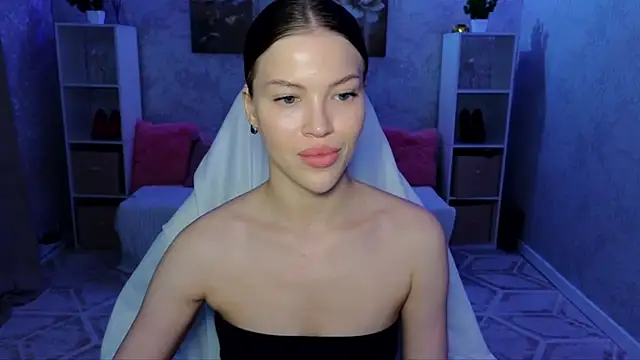 Snapshot of EmmyMills chatting on June 2026 08:04:01 PM EmmyMills online show from June 2026 08:04:01 PM