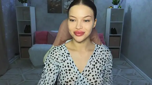 Snapshot of EmmyMills chatting on July 2026 12:46:02 AM EmmyMills online show from July 2026 12:46:02 AM