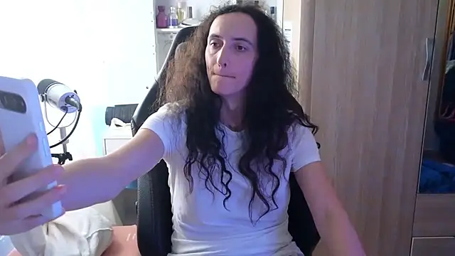 Snapshot of MemiKouki chatting on September 2025 02:11:02 PM MemiKouki online show from September 2025 02:11:02 PM