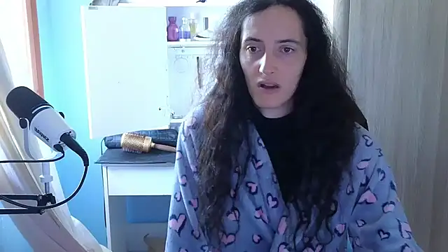 Snapshot of MemiKouki chatting on October 2025 03:20:02 PM MemiKouki online show from October 2025 03:20:02 PM