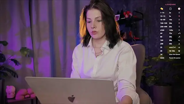 Snapshot of AnnaTrueno chatting on July 2026 06:01:02 PM AnnaTrueno online show from July 2026 06:01:02 PM