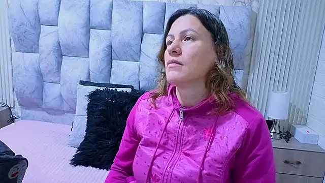 charlotte  G online show from November 2025 11:33:02 AM