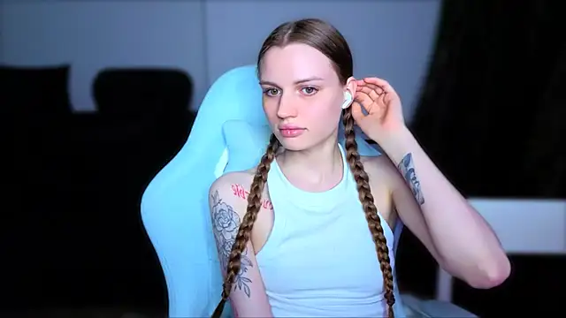 StellaLawless online show from April 2026 01:42:02 AM