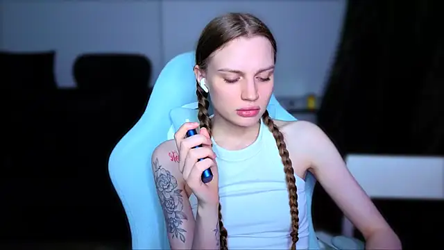 StellaLawless online show from April 2026 02:51:02 AM