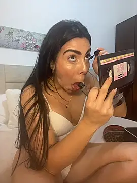 valecruz903 online show from October 2025 07:45:01 PM