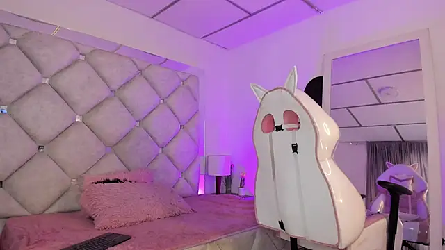 alessiaferry online show from February 2026 05:07:02 PM