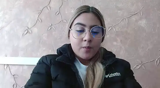 Miabonnett  online show from February 2025 01:46:01 PM