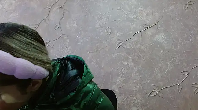 Miabonnett  online show from February 2025 12:08:01 PM