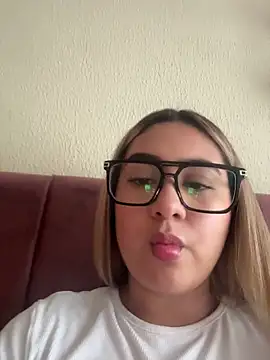 Snapshot of Miabonnett_ chatting on July 2026 03:58:02 PM Miabonnett online show from July 2026 03:58:02 PM