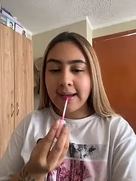 Snapshot of Miabonnett_ chatting on July 2026 02:58:02 PM Miabonnett online show from July 2026 02:58:02 PM