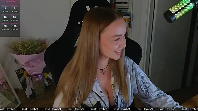 Emili1- online show from November 2025 02:09:01 PM