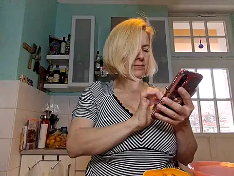 Snapshot of FrauleinSchmitt chatting on February 2025 02:09:02 PM FrauleinSchmitt online show from February 2025 02:09:02 PM