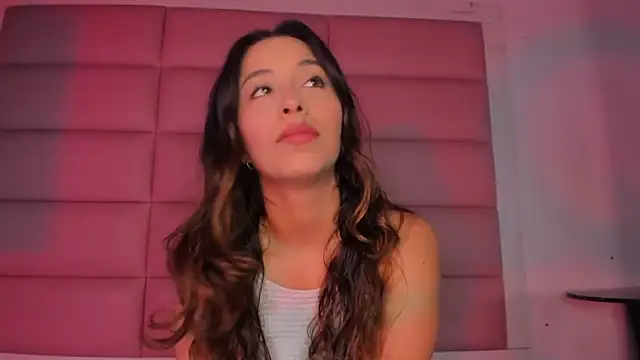 little-Emma online show from November 2025 11:21:02 PM