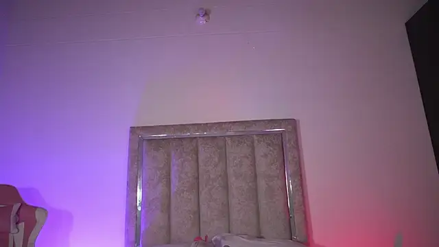 little-Emma online show from April 2026 11:27:01 PM