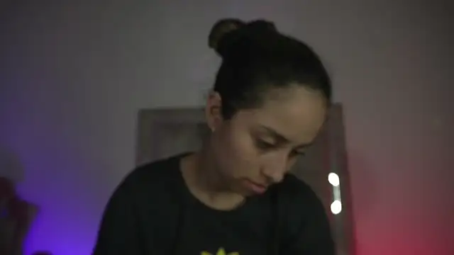 Snapshot of little-Emma chatting on May 2026 11:53:02 PM little-Emma online show from May 2026 11:53:02 PM