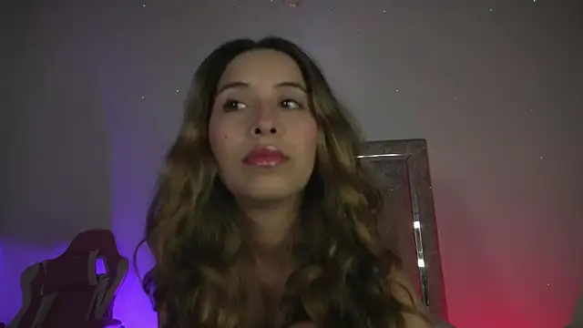 Snapshot of little-Emma chatting on May 2026 11:22:01 PM little-Emma online show from May 2026 11:22:01 PM